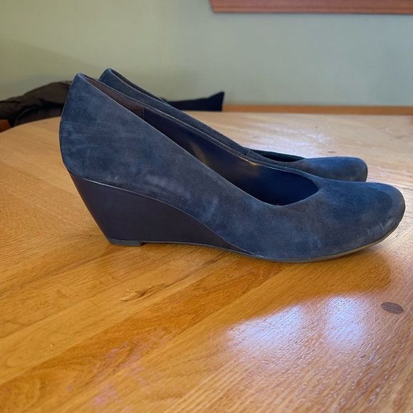 Clarks blue velvet slip on wedge - Picture 1 of 6